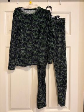 Cat and Jack Black Long Sleeve Pajama Set. Slim Fit more like an 8